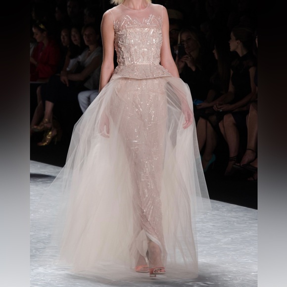 MONIQUE LHUILLIER – SPRING 2015 – BEFORE SUNRISE COLLECTION PINK BEADED GOWN - Picture 6 of 14